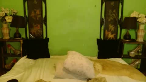 Snapshot of seductivecatxxx chatting on March 6, 2025, 12:09 pm dyosa isabel online show from March 6, 2025, 12:09 pm