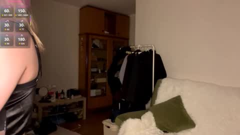 Snapshot of selemine_ chatting on December 14, 2025, 6:34 pm Sophia online show from December 14, 2025, 6:34 pm