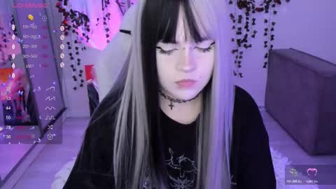 Selena  online show from November 5, 2025, 11:54 am