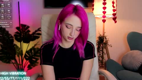Snapshot of selena_lily chatting on February 24, 2025, 3:23 am Selena Lily online show from February 24, 2025, 3:23 am
