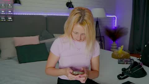 Snapshot of selena_lily chatting on September 11, 2025, 12:16 pm Selena Lily online show from September 11, 2025, 12:16 pm