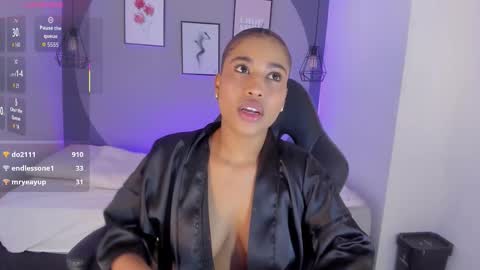 Selena online show from November 3, 2025, 4:58 am