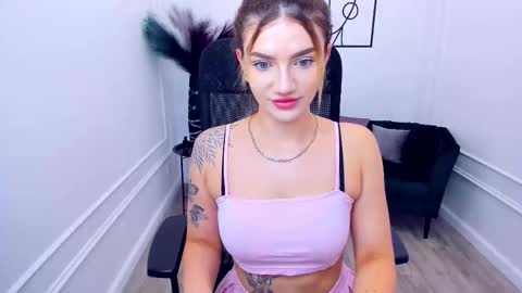 Snapshot of selenaemoore chatting on September 17, 2025, 4:58 am selenaemoore online show from September 17, 2025, 4:58 am