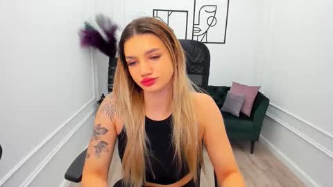 Snapshot of selenaemoore chatting on October 3, 2025, 3:36 am selenaemoore online show from October 3, 2025, 3:36 am