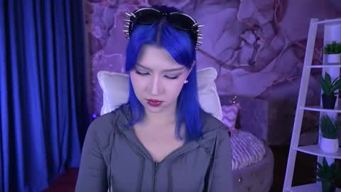 selenairis online show from November 13, 2025, 9:47 pm