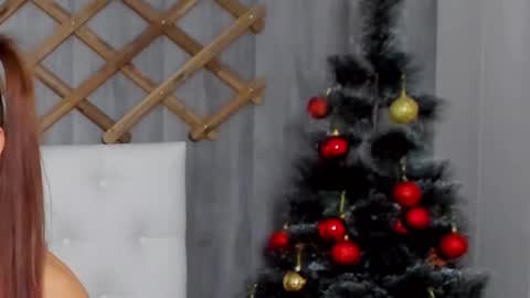 Snapshot of selenarousey chatting on December 19, 2024, 12:01 pm Selena online show from December 19, 2024, 12:01 pm