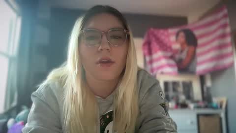 Selene online show from March 9, 2025, 10:08 pm