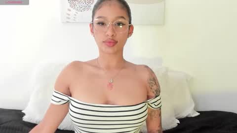 Sele online show from November 19, 2025, 8:53 pm