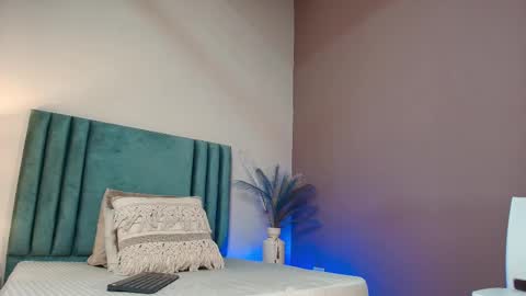 Selene Lujan online show from November 22, 2025, 12:26 pm