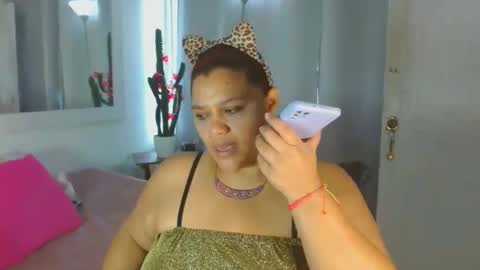 Snapshot of selenna1 chatting on February 28, 2025, 1:36 pm Selenna1 online show from February 28, 2025, 1:36 pm