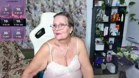 Selenna online show from December 1, 2024, 6:19 pm