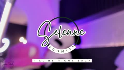 Snapshot of selenne_schmitt chatting on January 10, 2025, 8:59 pm Selenne online show from January 10, 2025, 8:59 pm