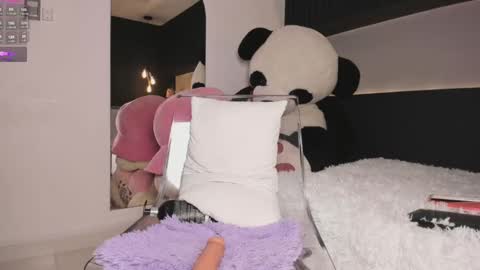 Snapshot of selenne_schmitt chatting on September 10, 2025, 10:32 pm Selenne online show from September 10, 2025, 10:32 pm
