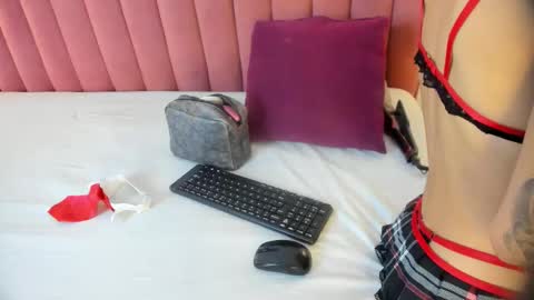 Snapshot of selina_k1le chatting on November 24, 2025, 7:57 pm Seline online show from November 24, 2025, 7:57 pm