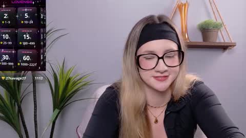 Selina Mae online show from November 27, 2025, 4:14 am