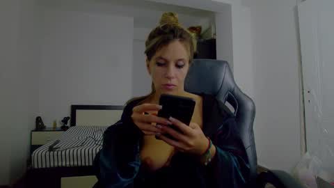 sellena_angel online show from November 19, 2025, 9:48 pm