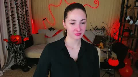 sensitiveheartt online show from October 29, 2025, 8:21 pm