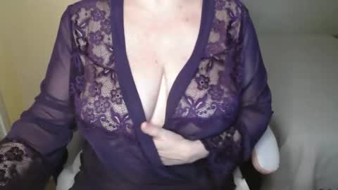 Snapshot of sensual_cris chatting on October 29, 2025, 8:38 am CRIS online show from October 29, 2025, 8:38 am