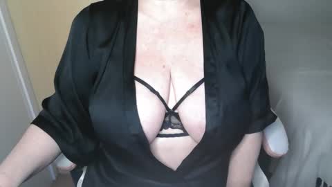 Snapshot of sensual_cris chatting on November 23, 2025, 6:41 pm CRIS online show from November 23, 2025, 6:41 pm