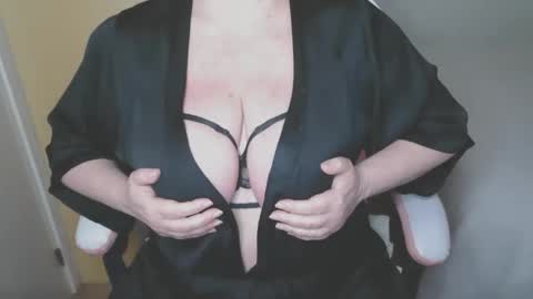 Snapshot of sensual_cris chatting on November 30, 2025, 9:46 am CRIS online show from November 30, 2025, 9:46 am