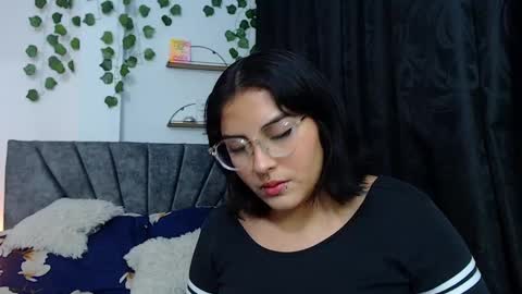 Snapshot of sensual_flame chatting on January 29, 2025, 1:37 am Camille and sophie online show from January 29, 2025, 1:37 am