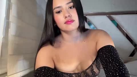 Snapshot of sensual_little_angel chatting on December 15, 2024, 6:37 pm Nataly online show from December 15, 2024, 6:37 pm