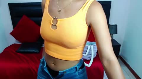 Snapshot of sensual_natalie chatting on November 5, 2025, 5:35 pm sensual_natalie online show from November 5, 2025, 5:35 pm