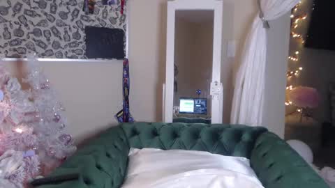 Snapshot of sensual_paradise_ chatting on February 20, 2025, 11:32 pm V online show from February 20, 2025, 11:32 pm
