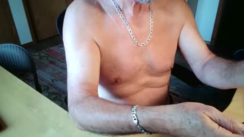 Snapshot of sensualgentlem chatting on September 19, 2025, 12:56 am Sensually Yours online show from September 19, 2025, 12:56 am