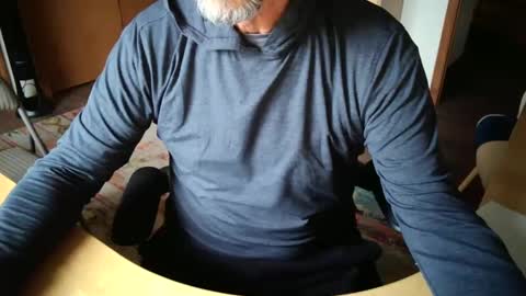 Snapshot of sensualgentlem chatting on October 2, 2025, 12:28 am Sensually Yours online show from October 2, 2025, 12:28 am