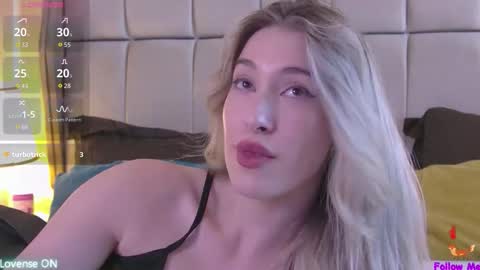 Snapshot of serena_bennet chatting on November 2, 2025, 12:18 pm Serena online show from November 2, 2025, 12:18 pm