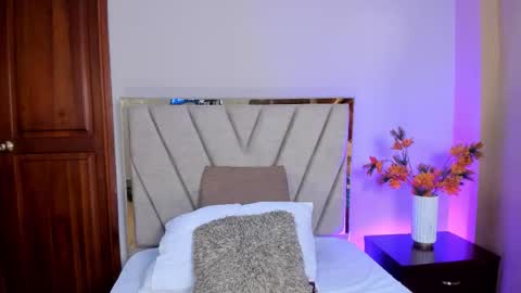 serenaaveline online show from November 24, 2025, 10:53 pm