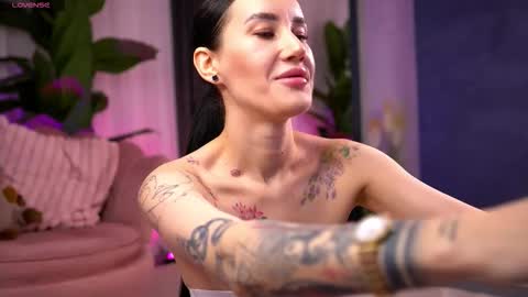 Serena online show from November 12, 2025, 11:10 am