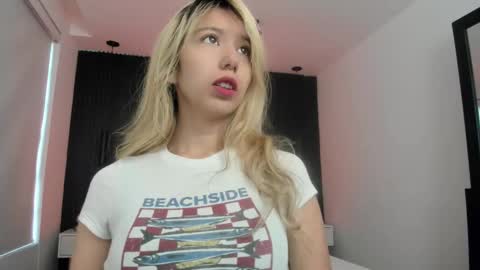 Snapshot of serene_waves chatting on October 30, 2025, 12:17 pm Serene online show from October 30, 2025, 12:17 pm