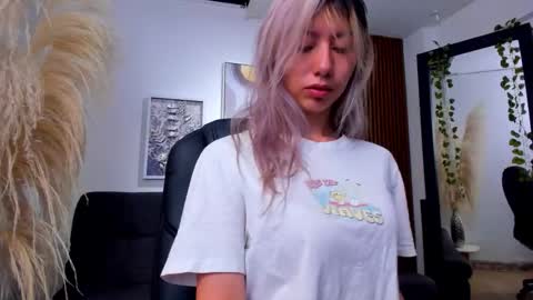 Snapshot of serene_waves chatting on November 28, 2025, 12:52 pm Serene online show from November 28, 2025, 12:52 pm