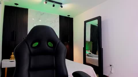 Snapshot of serene_waves chatting on December 3, 2025, 12:36 pm Serene online show from December 3, 2025, 12:36 pm