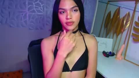 Bella online show from December 5, 2025, 3:30 pm