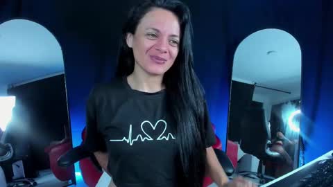 Snapshot of sesymilf chatting on October 24, 2025, 3:47 am LUCERO online show from October 24, 2025, 3:47 am