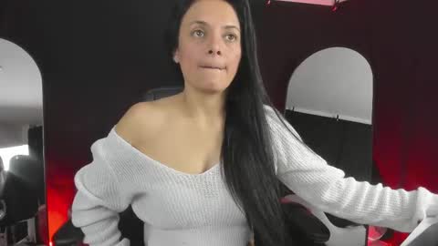 Snapshot of sesymilf chatting on October 28, 2025, 3:10 am LUCERO online show from October 28, 2025, 3:10 am