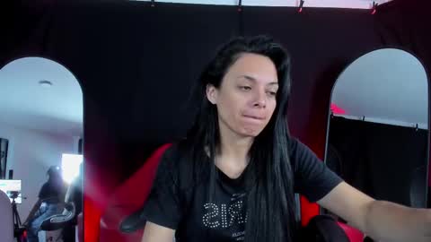 Snapshot of sesymilf chatting on October 31, 2025, 3:40 am LUCERO online show from October 31, 2025, 3:40 am