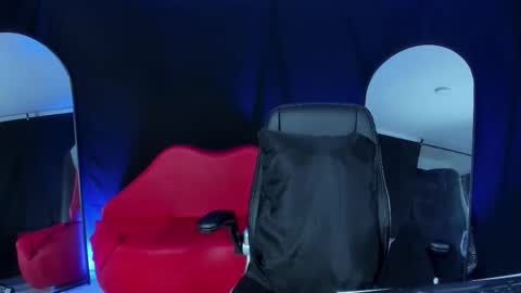 Snapshot of sesymilf chatting on November 26, 2025, 2:45 am LUCERO online show from November 26, 2025, 2:45 am