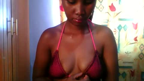 Snapshot of sexie_curvie chatting on November 26, 2025, 9:21 am Maggie online show from November 26, 2025, 9:21 am