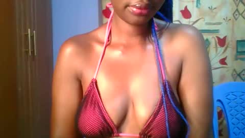 Snapshot of sexie_curvie chatting on December 5, 2025, 1:03 am Maggie online show from December 5, 2025, 1:03 am
