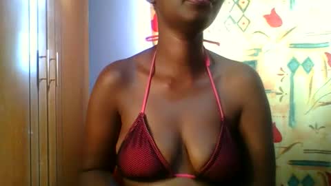 Snapshot of sexie_curvie chatting on December 5, 2025, 1:09 pm Maggie online show from December 5, 2025, 1:09 pm