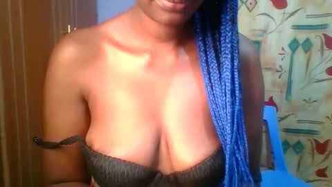 Snapshot of sexie_curvie chatting on December 16, 2025, 8:14 pm Maggie online show from December 16, 2025, 8:14 pm