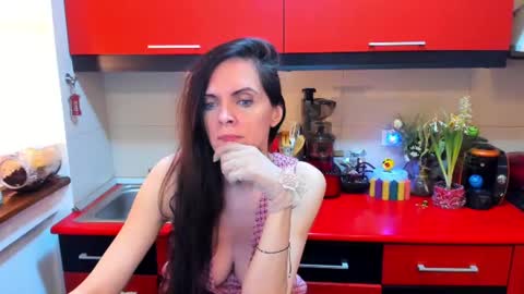 Snapshot of sexqueen1111 chatting on February 9, 2025, 10:00 pm sexqueen1111 online show from February 9, 2025, 10:00 pm