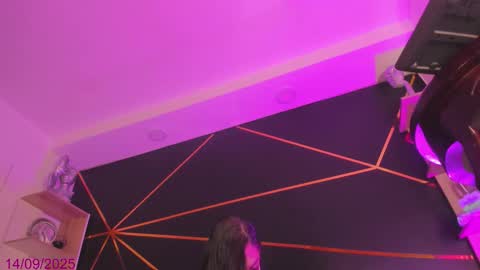 Tifanny Benitez  online show from September 14, 2025, 1:43 pm