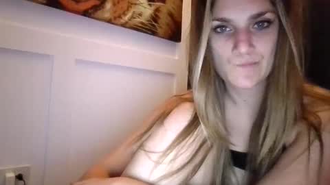 Snapshot of sexxxyvibes chatting on October 18, 2025, 7:09 am sexxxyvibes online show from October 18, 2025, 7:09 am