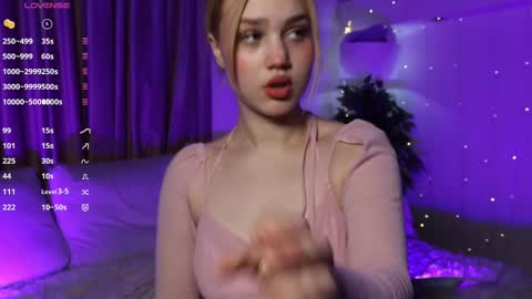 Snapshot of sexy_blonde_doll chatting on March 1, 2025, 6:03 am Lina online show from March 1, 2025, 6:03 am