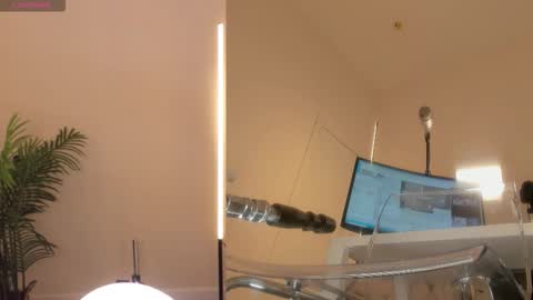 Snapshot of sexy_blonde_doll chatting on September 30, 2025, 12:04 am Lina online show from September 30, 2025, 12:04 am